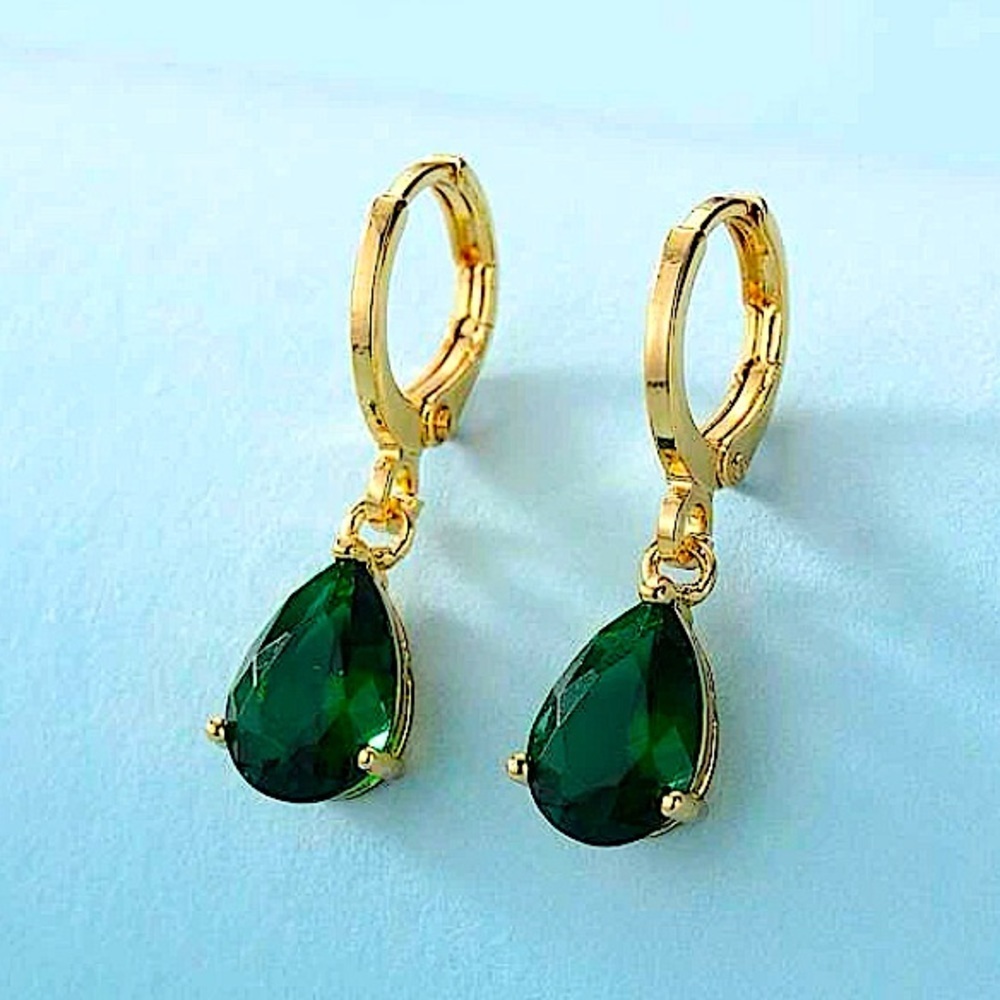 GOLD PLATED EMERALD GREEN DROP EARRINGS